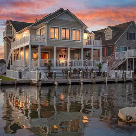 Waterfront Bayside Home with Balcony – Sleeps 16